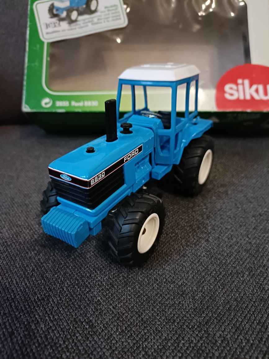 Model Siku Traktor Ford