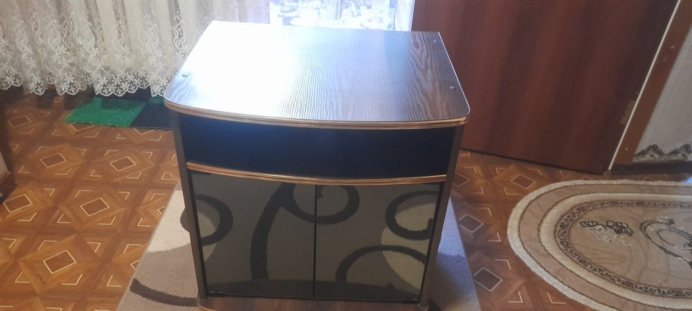 Продаю тумбу под Тв