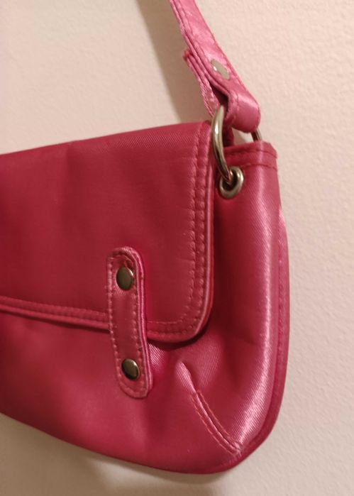 Carteira / Pouchete, Rosa, 2 bolsos internos sendo 1 com fecho - Biju