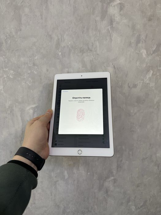 iPad 5, 32 ГБ, Wi-Fi.