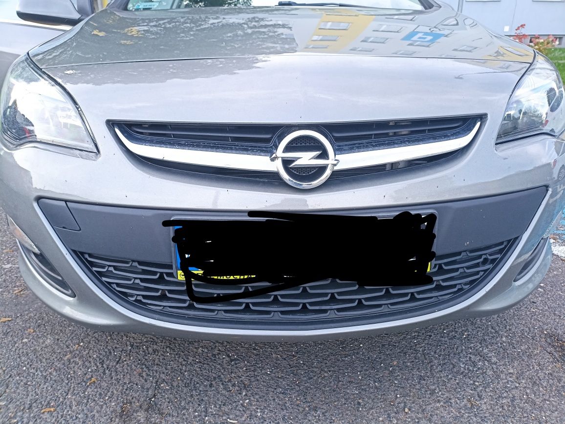Zderzak przód przedni Opel Astra J sedan