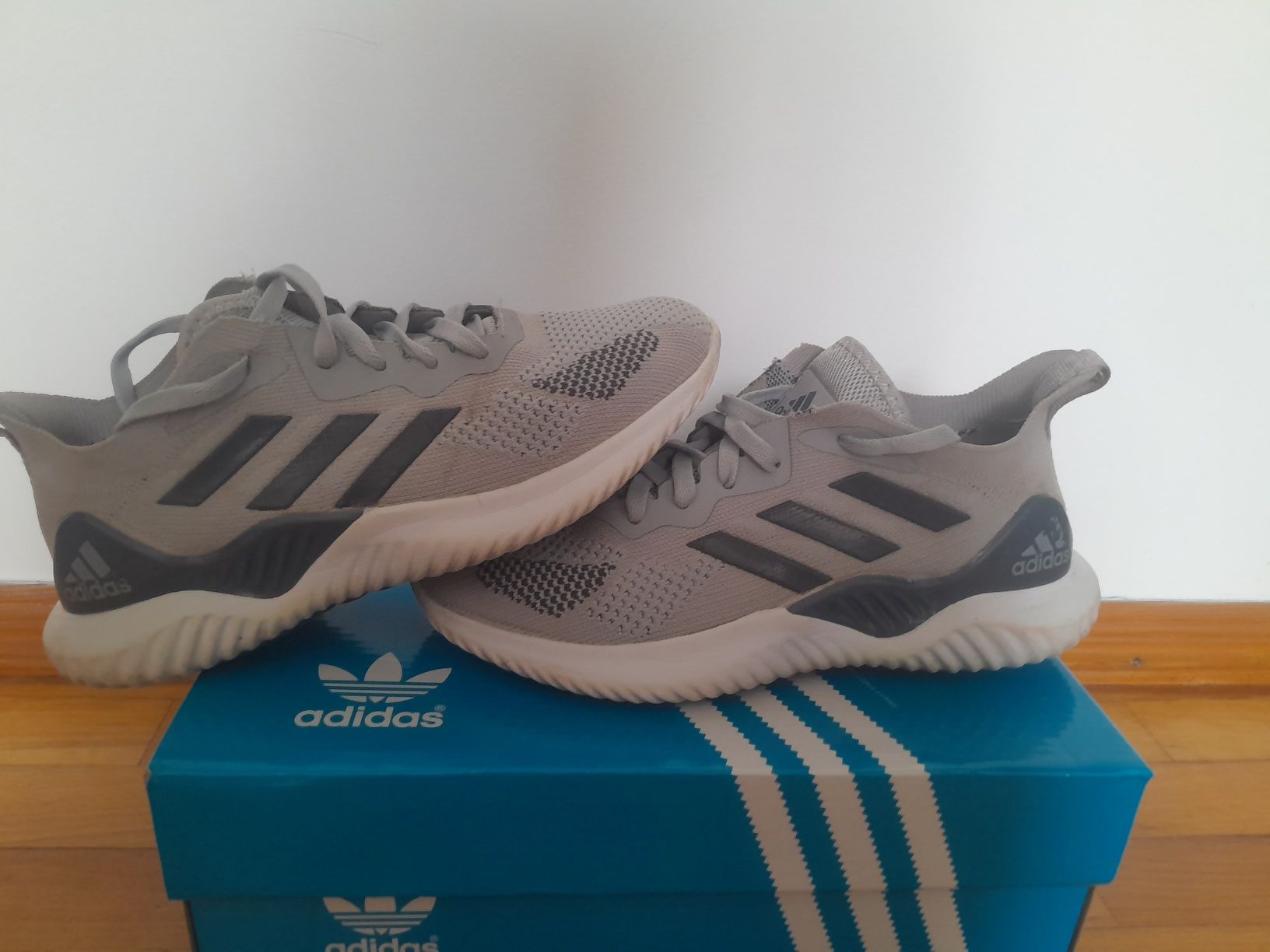 Продам кросівки Adidas оригінальні