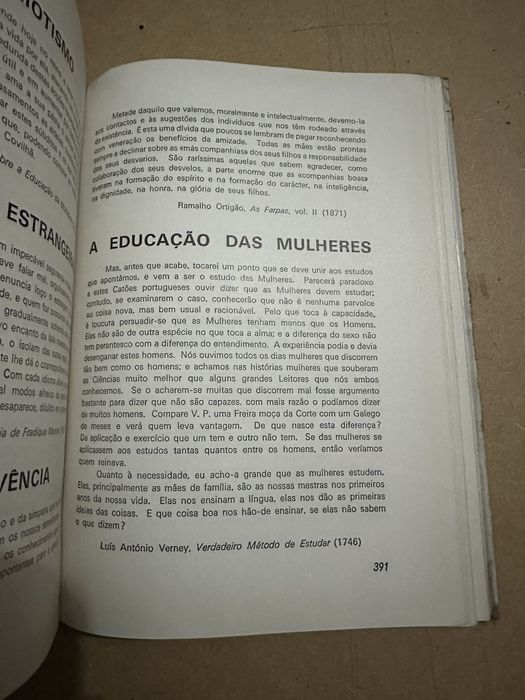 Livro antigo Textos