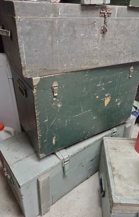 Bardzo stare  skrzynia, kufry drewniane