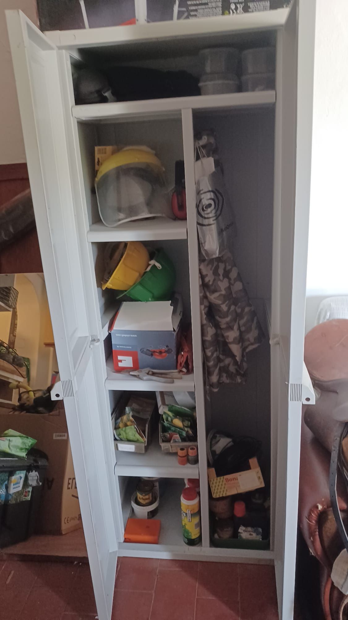 Armário em resina para arrumações