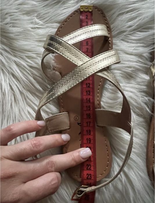 Золотые басаножчки , сандали