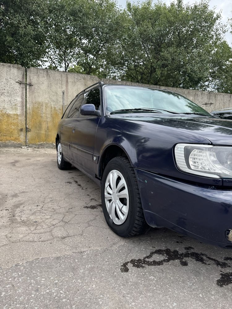 Автомобіль audi a4