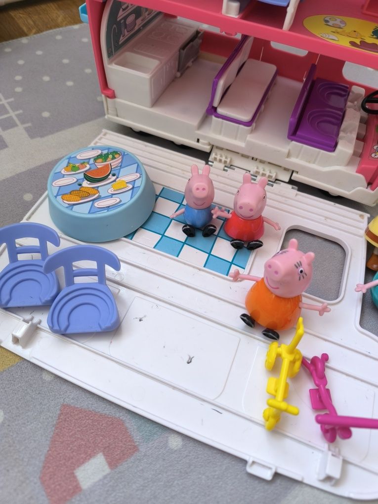 kamper świnka Peppa George auto interaktywne figurki pojazd świnki
