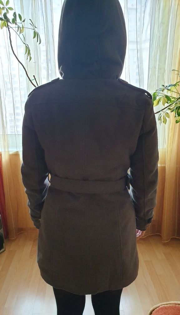 Демисезонное пальто серого цвета утеплённое S для девочки с капюшоном