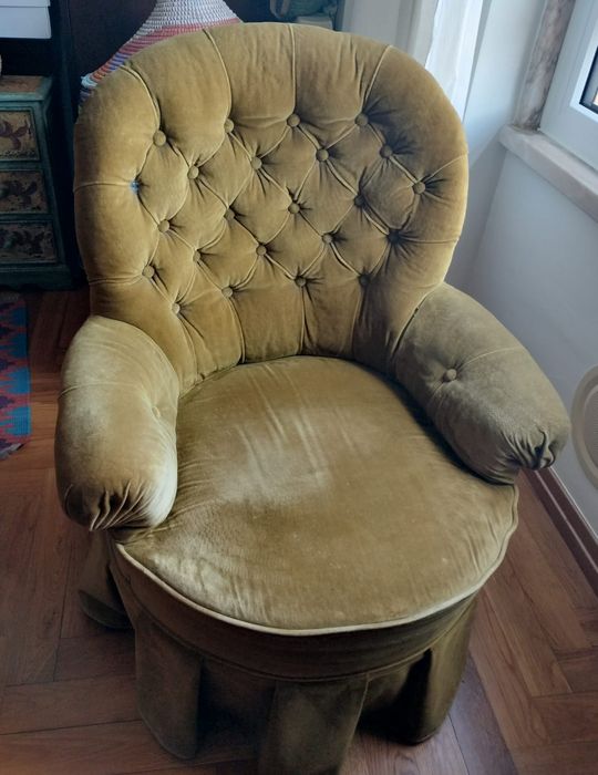 Cadeirão  ,senhorinha em veludo