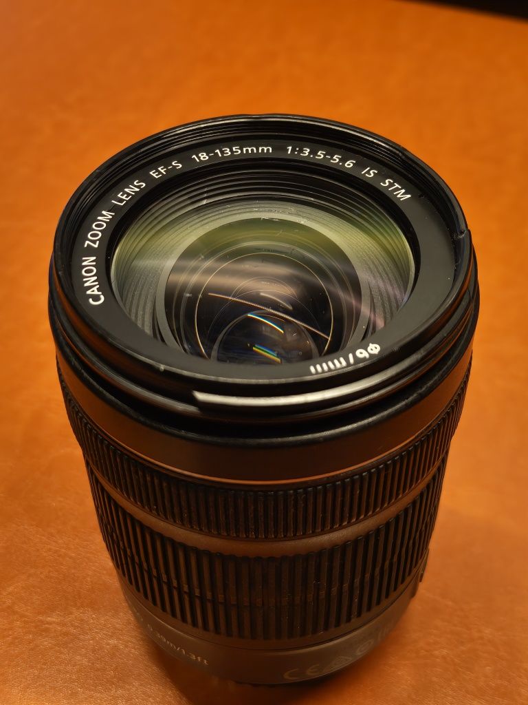 Objetiva Canon EF-S 18-135mm 3.5-5.6 IS STM Ler descrição
