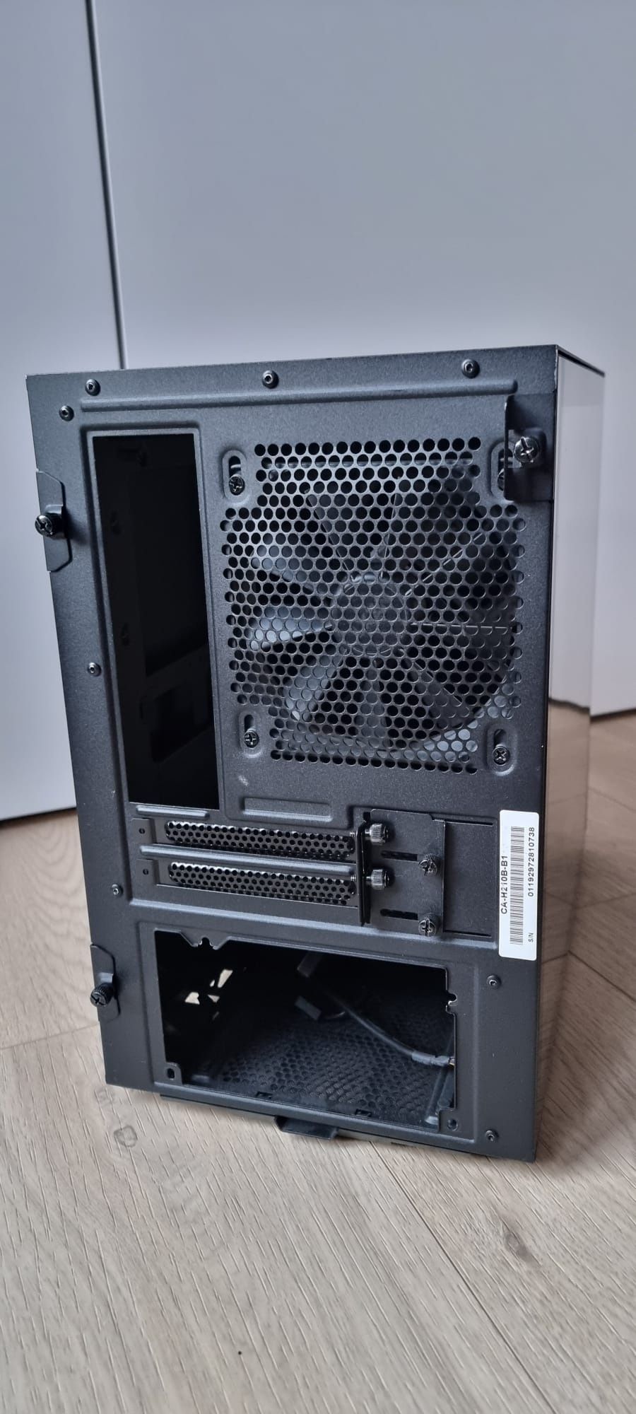 Sprzedam obudowę NZXT H210 Black