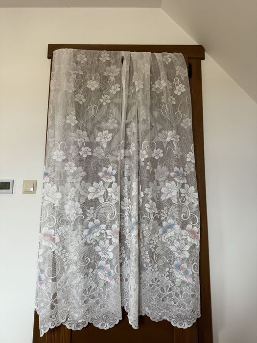 Okazja!!! Firanki 2 sztuki 145x187cm biała w kwiaty falbana