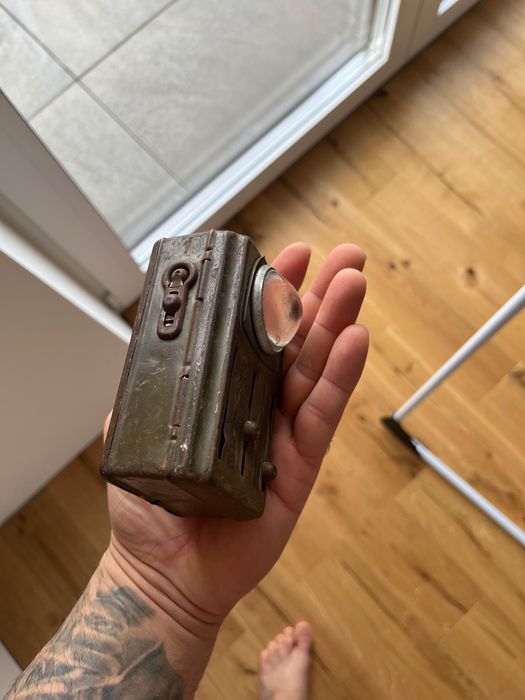 Przedwojenna wojskowa latarka