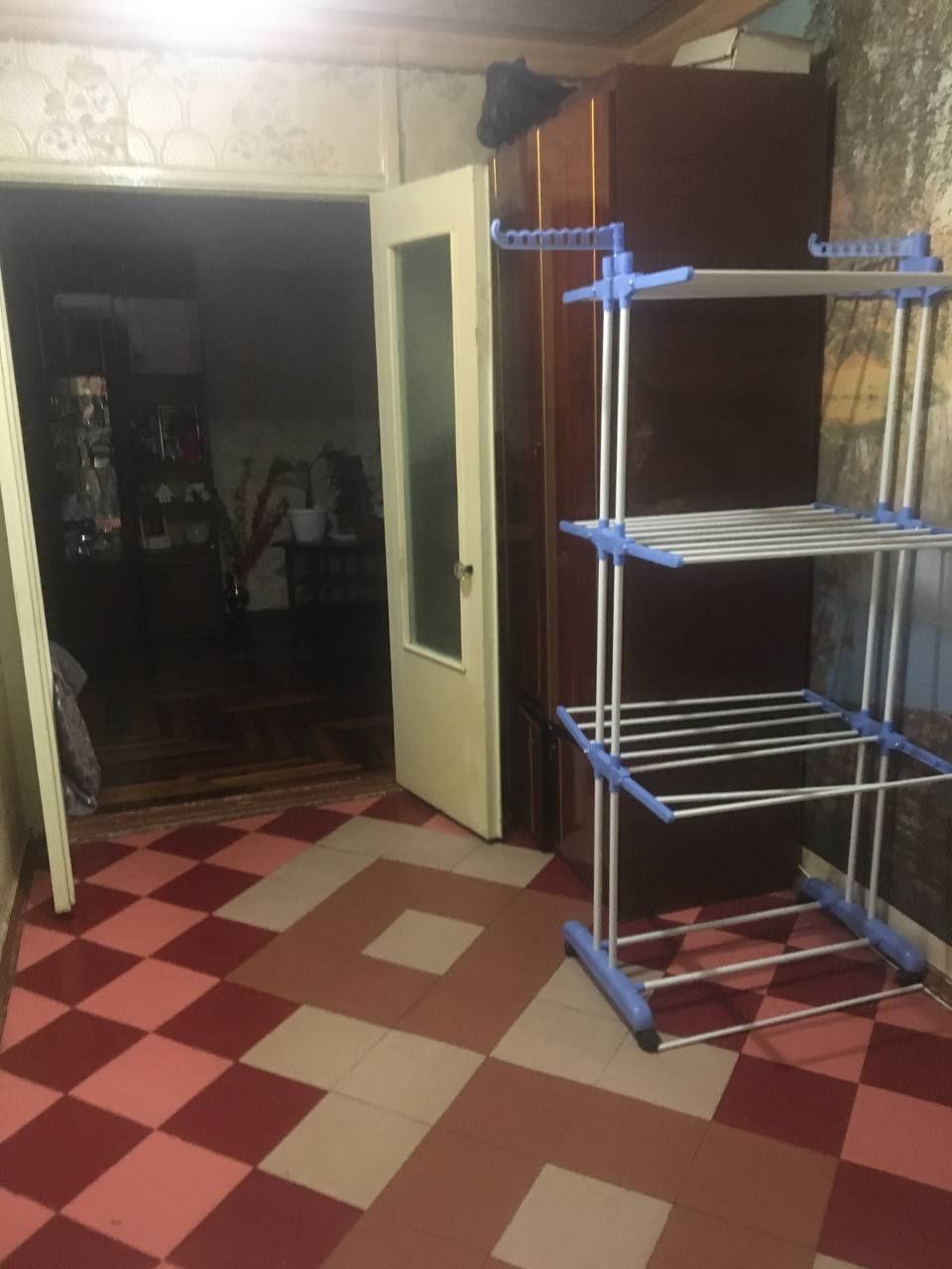 Продам 3 к.кв. 6/9 эт.Хортицкий р-н.Ул.Запорожского Казачества.ОСББ!