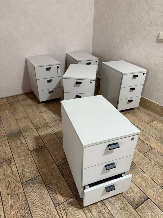 РОЗПРОДАЖ МЕБЛІВ Б/В, столи, крісла, комоди,шафи,стелажі,тумби,стілець