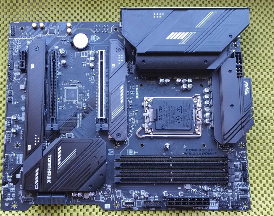 MSI B760 TOMAHAWK WIFI s1700 + i5 12400 + 16GB DDR4 Adata Gammix D30