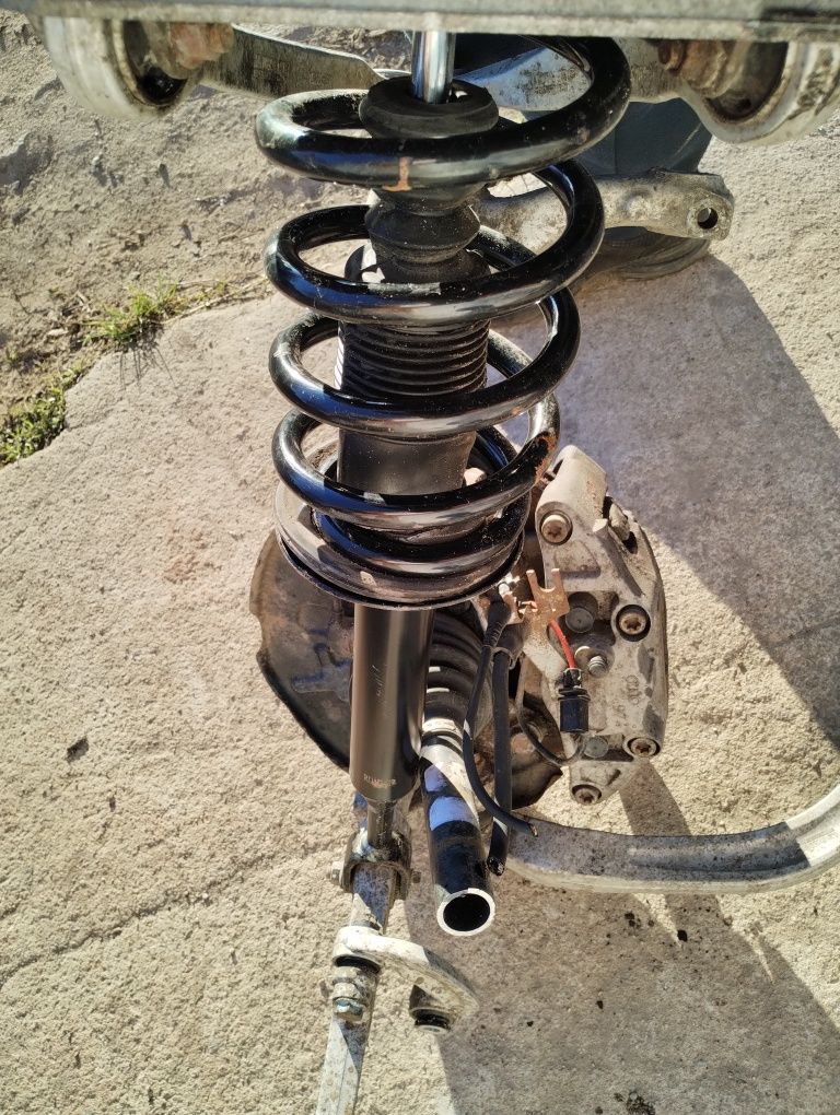 Zawieszenie prawy przód audi a4 b7 3.0tdi quattro mcperson kopyto