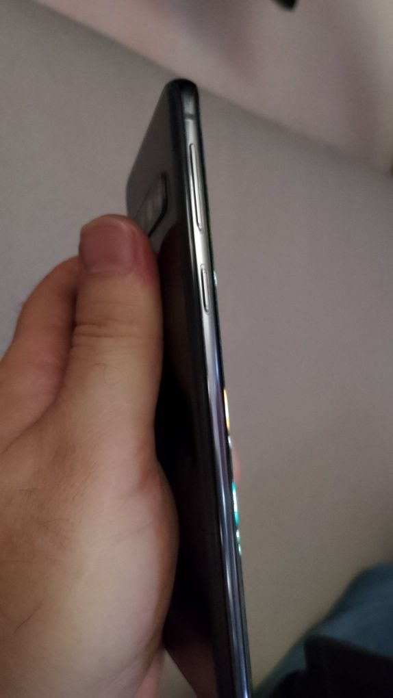 Samsung Galaxy S10  8-128.