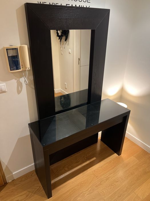 Conjunto Aparador e Espelho IKEA