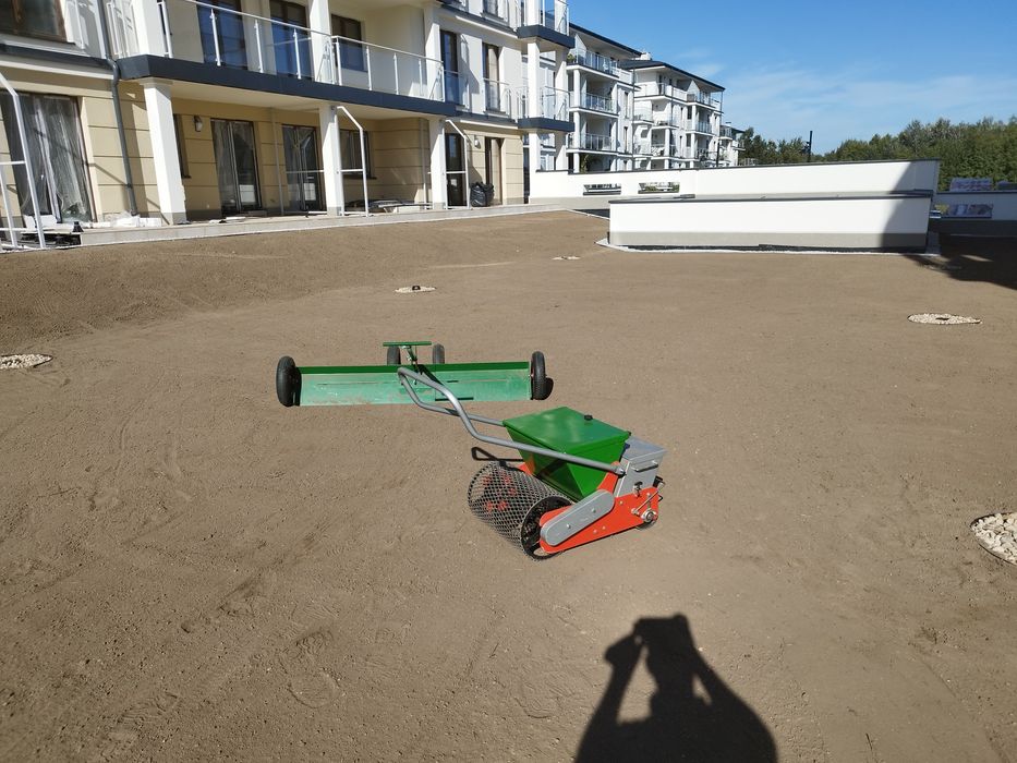 Zakładanie trawników wycinka równanie i odwodniene terenu