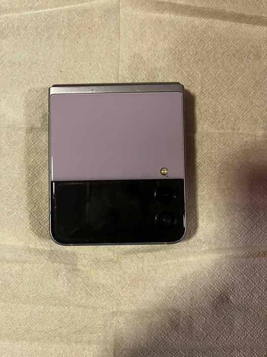 Samsung Galaxy Z Flip 3 128GB + Samsung Galaxy Watch 4