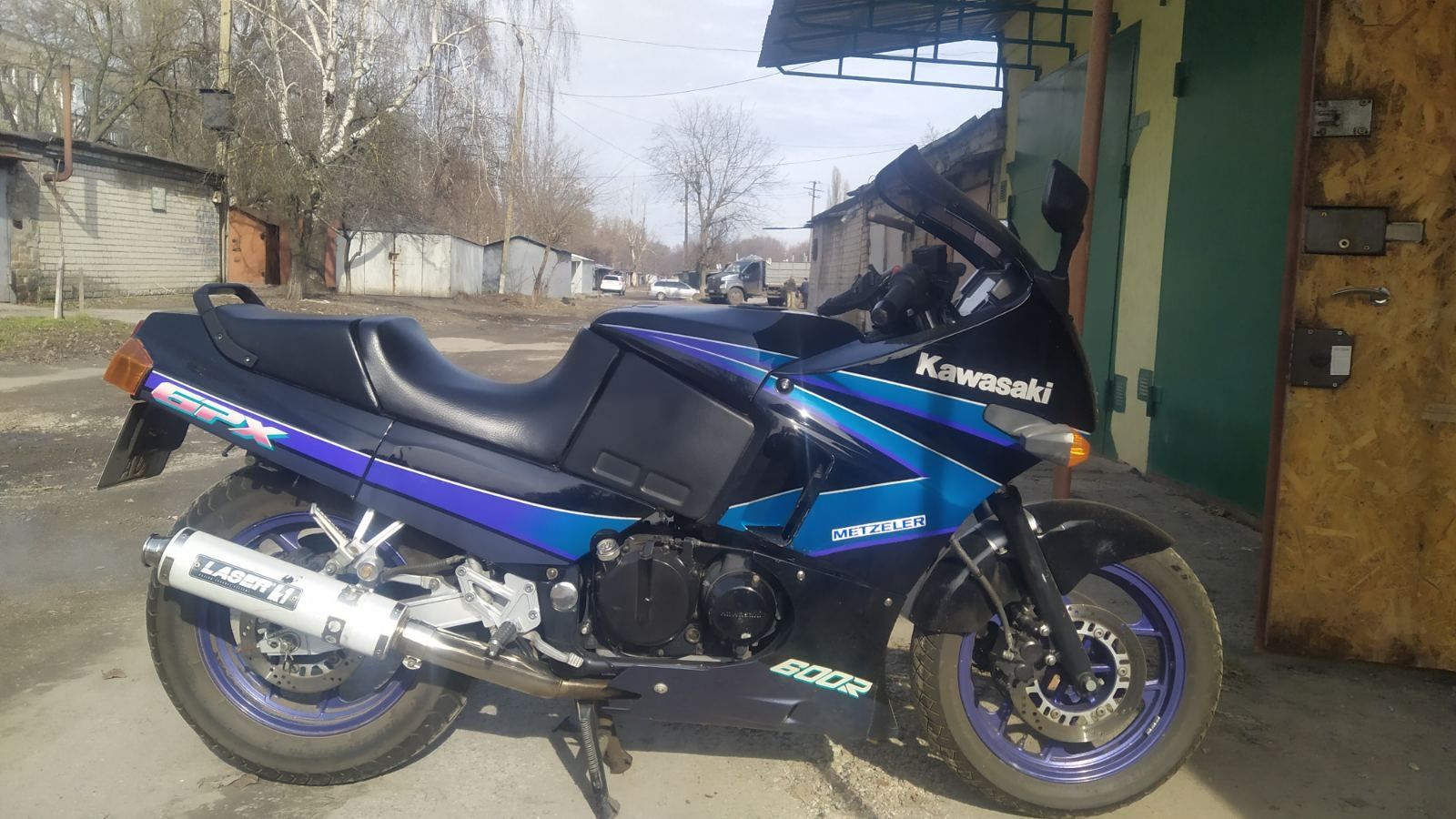 Продам Kawasaki GPX 600R