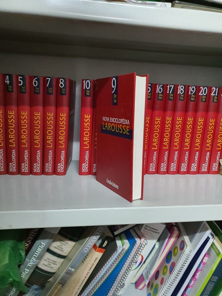 22 volumes nova enciclopédia Larousse
