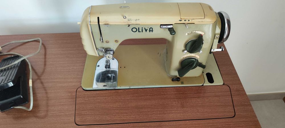 Máquina de costura Oliva modelo Cl 62