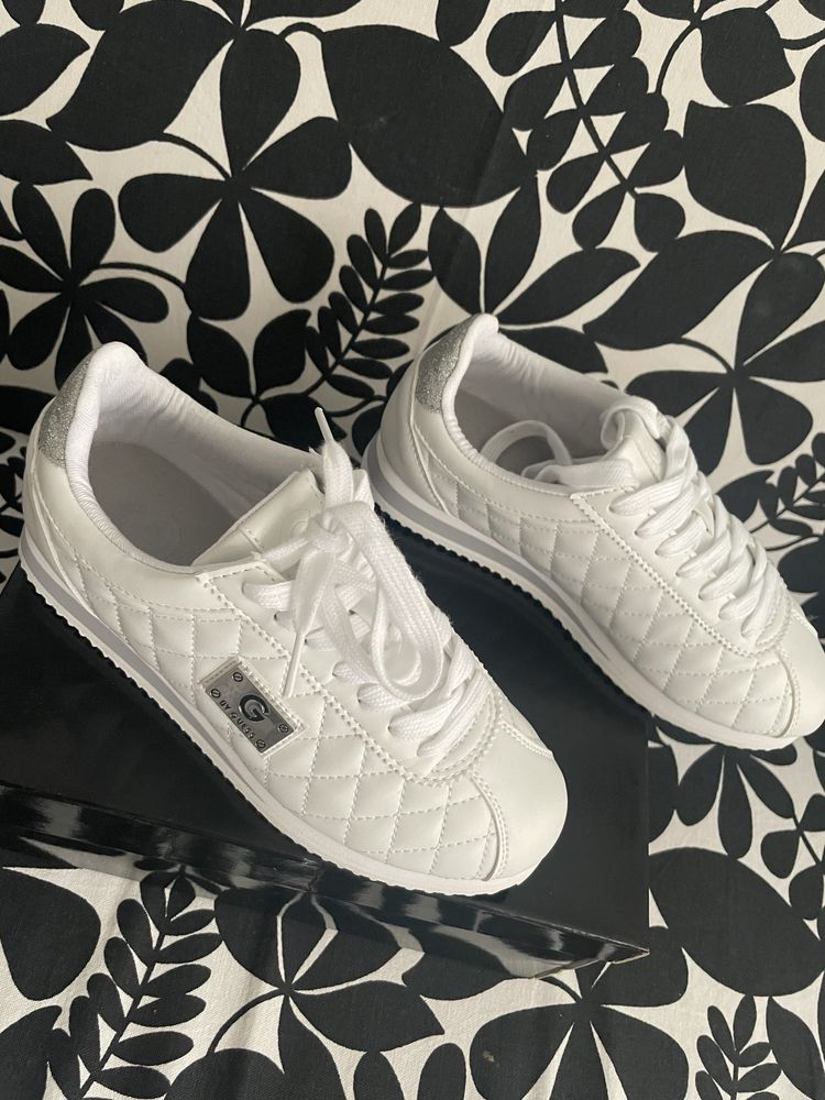 Кроссовки Guess. Оригинал.