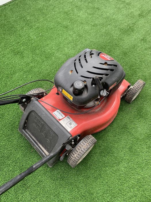 Corta relvas em bom estado