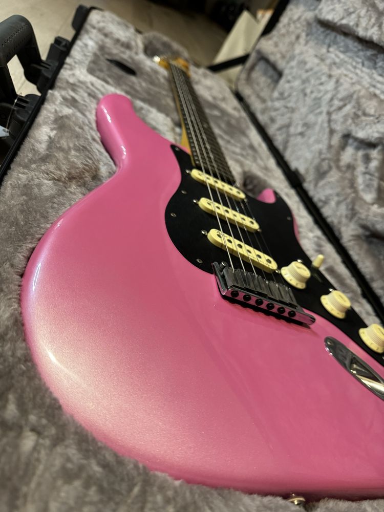 Fender Stratocaster American Ultra Limited Bubble Gum kolekcja Luxona