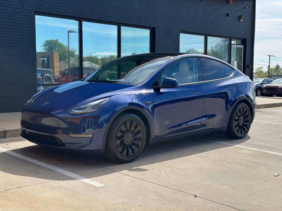 Tesla Model Y      2023