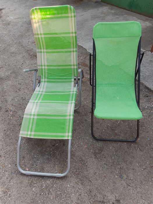 Komplet leżaków ogrodowych.