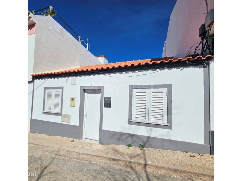 Moradia Geminada completamente renovada no Parchal