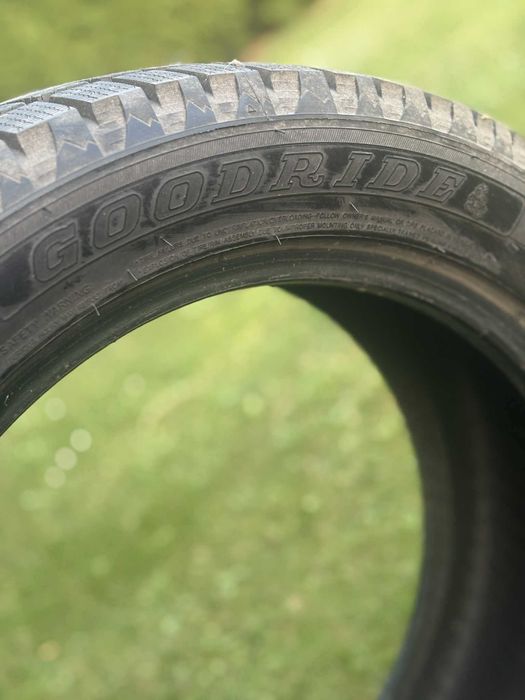 Opony Goodride 235/50 R17- zimowe