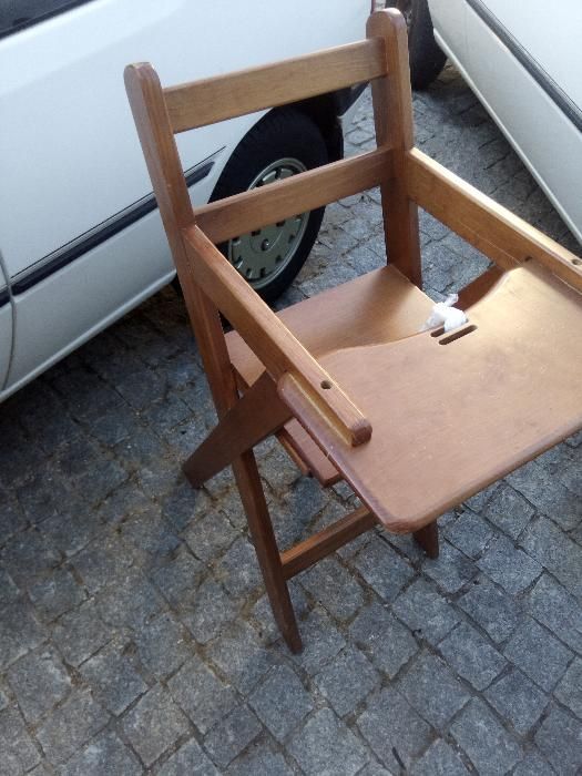 Cadeira de criança estrutura madeira