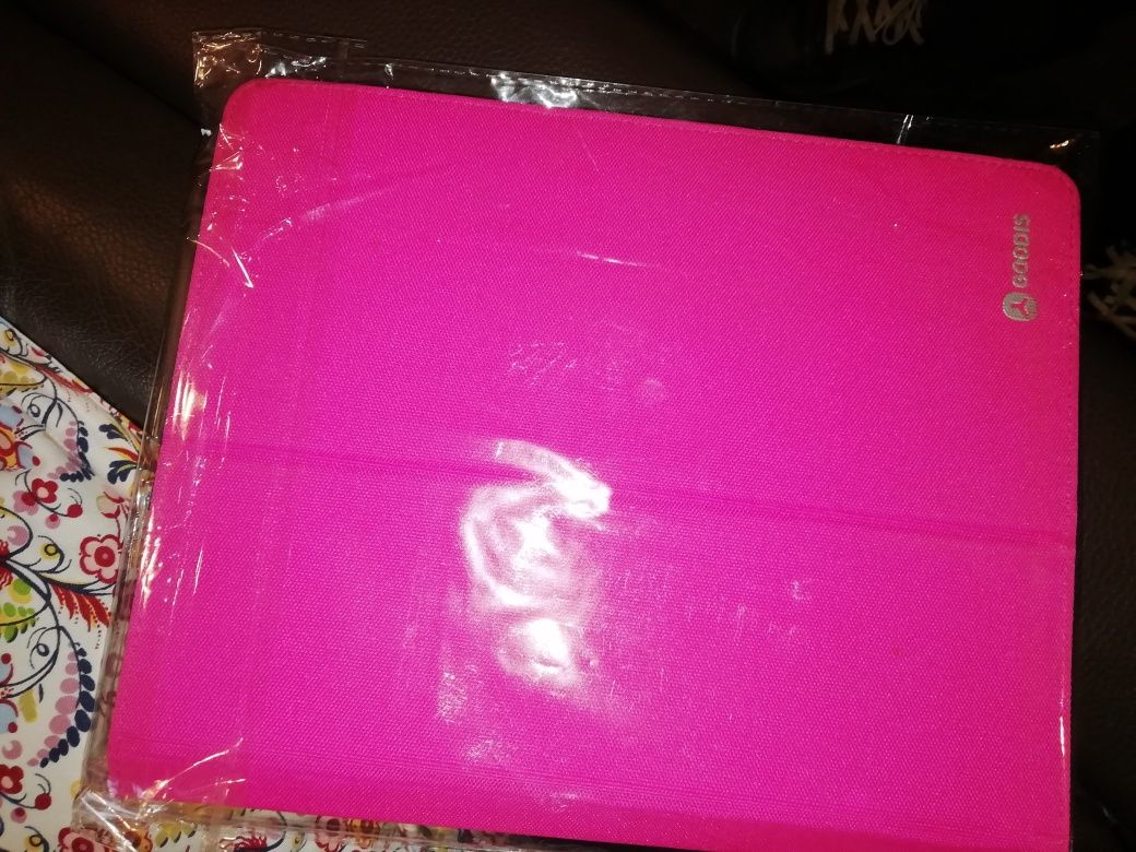 Capa de protecção Universal tablet 10" em bom estado cor de rosa