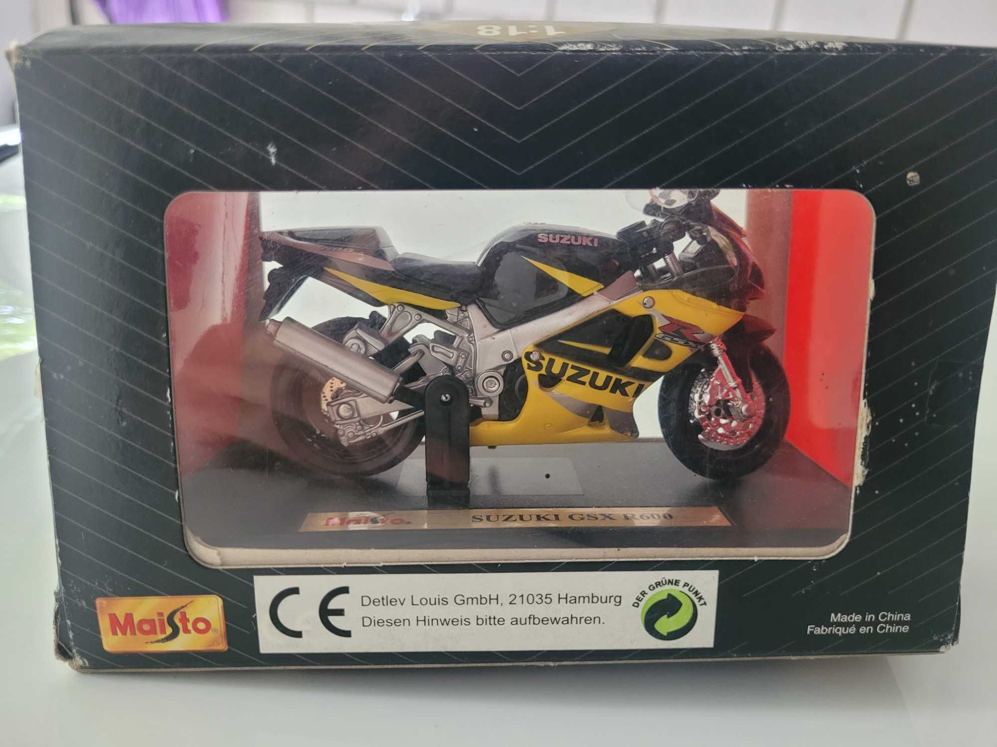 Model Maisto SUZUKI GSX-R600 z podstawką 1:18