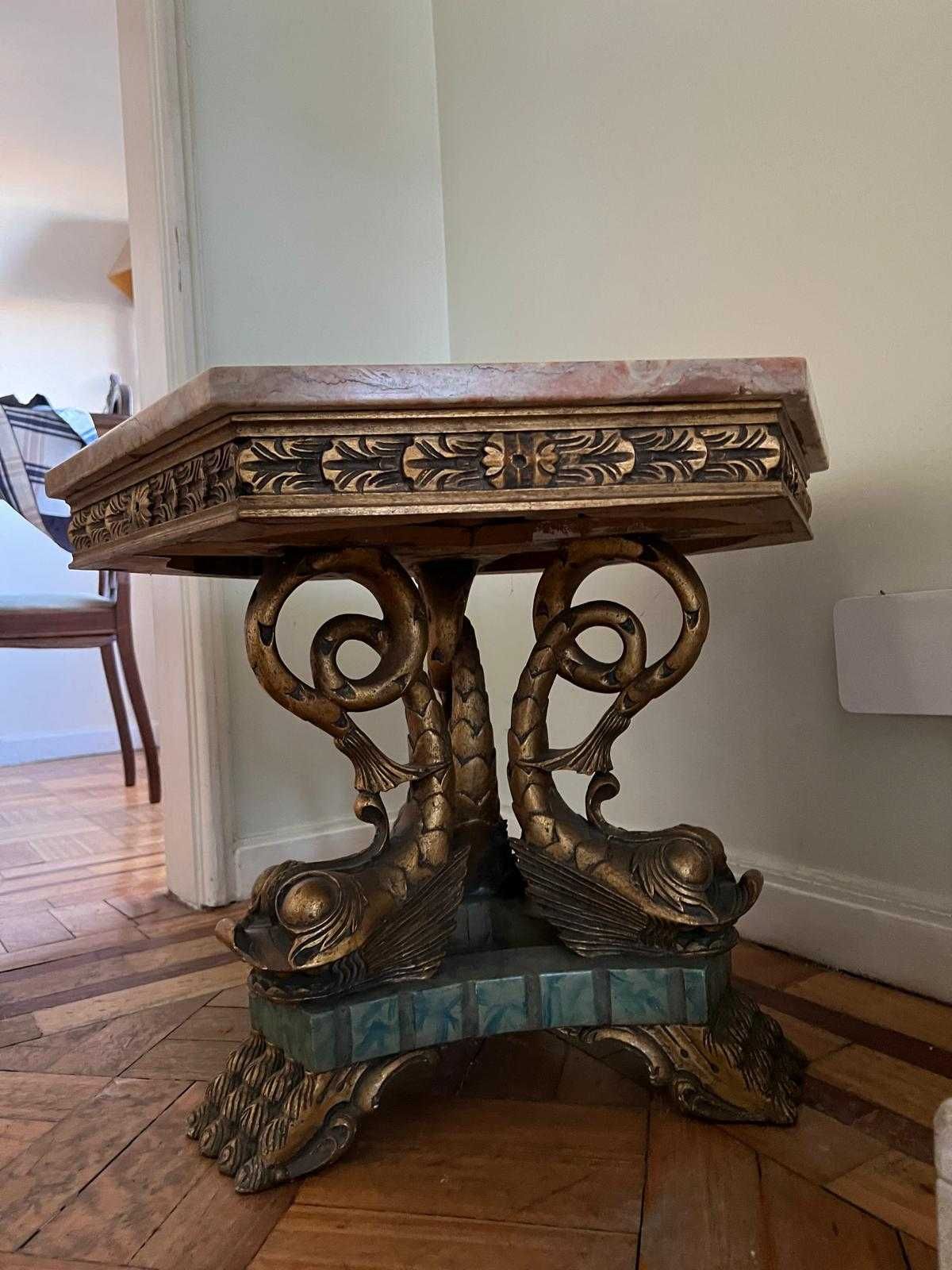 Mesinha de sala com tampo de mármore