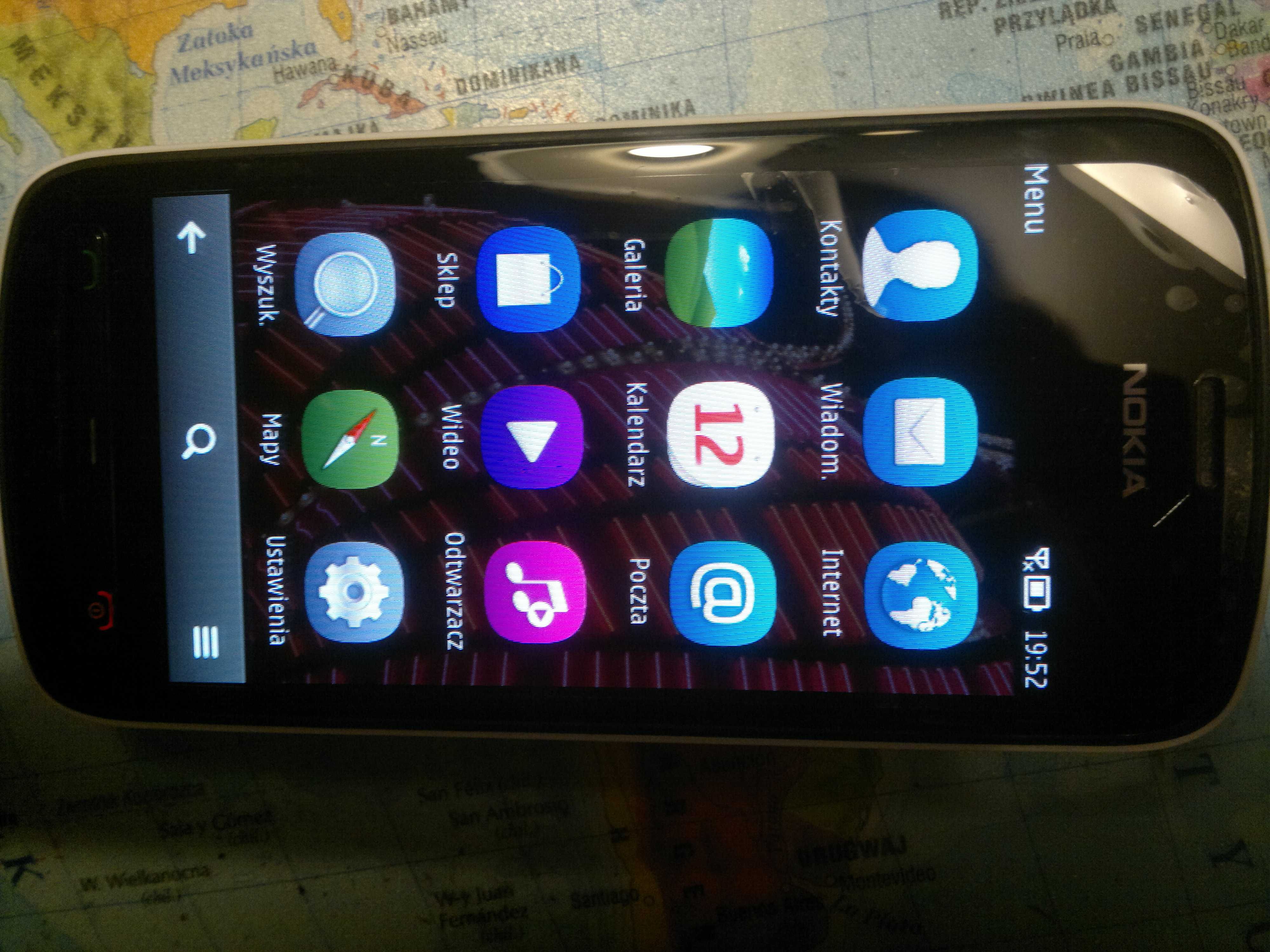 NOKIA 808 PureView z oryginalnym  pudełkiem
