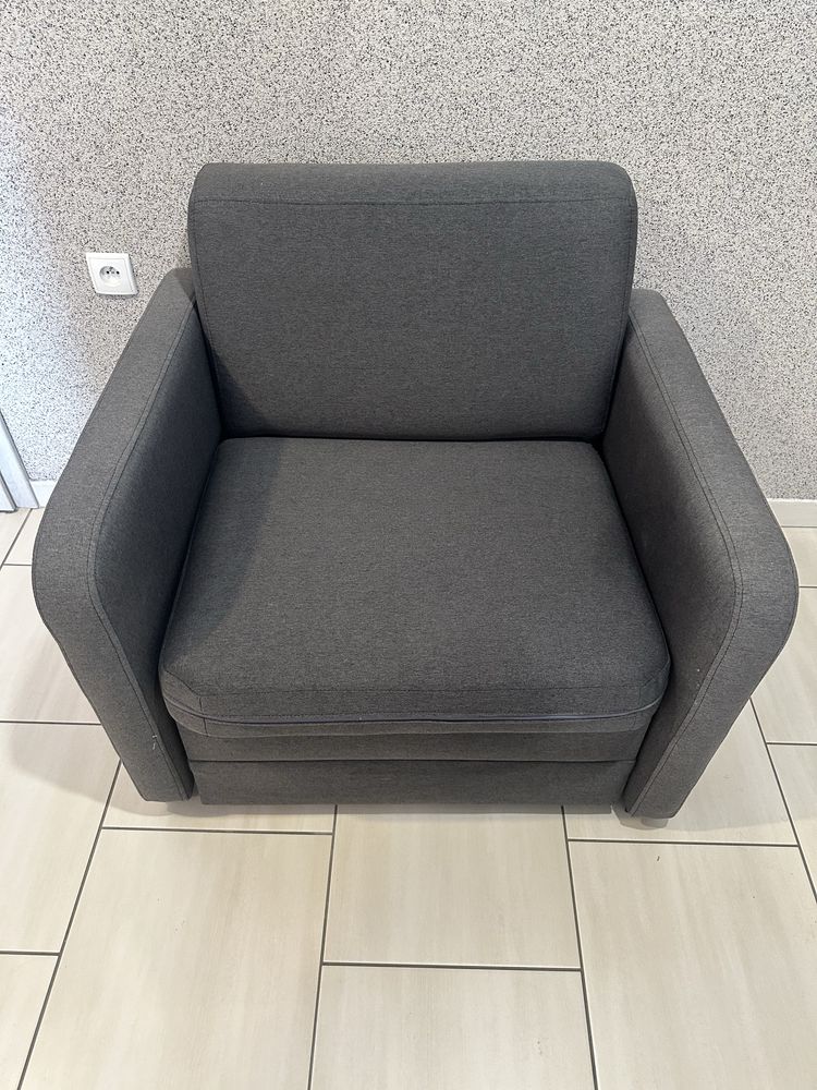 Fotel rozkładajacy  z funkcja spania . Jak nowy!!