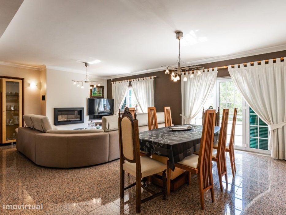 Moradia T4+1 com Garagem e 4 Casas de Banho - Junto ao Sotto Mayor,...