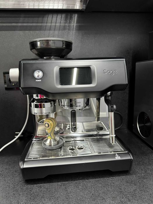 Kolbowy ekspres do kawy Sage SES990BTR