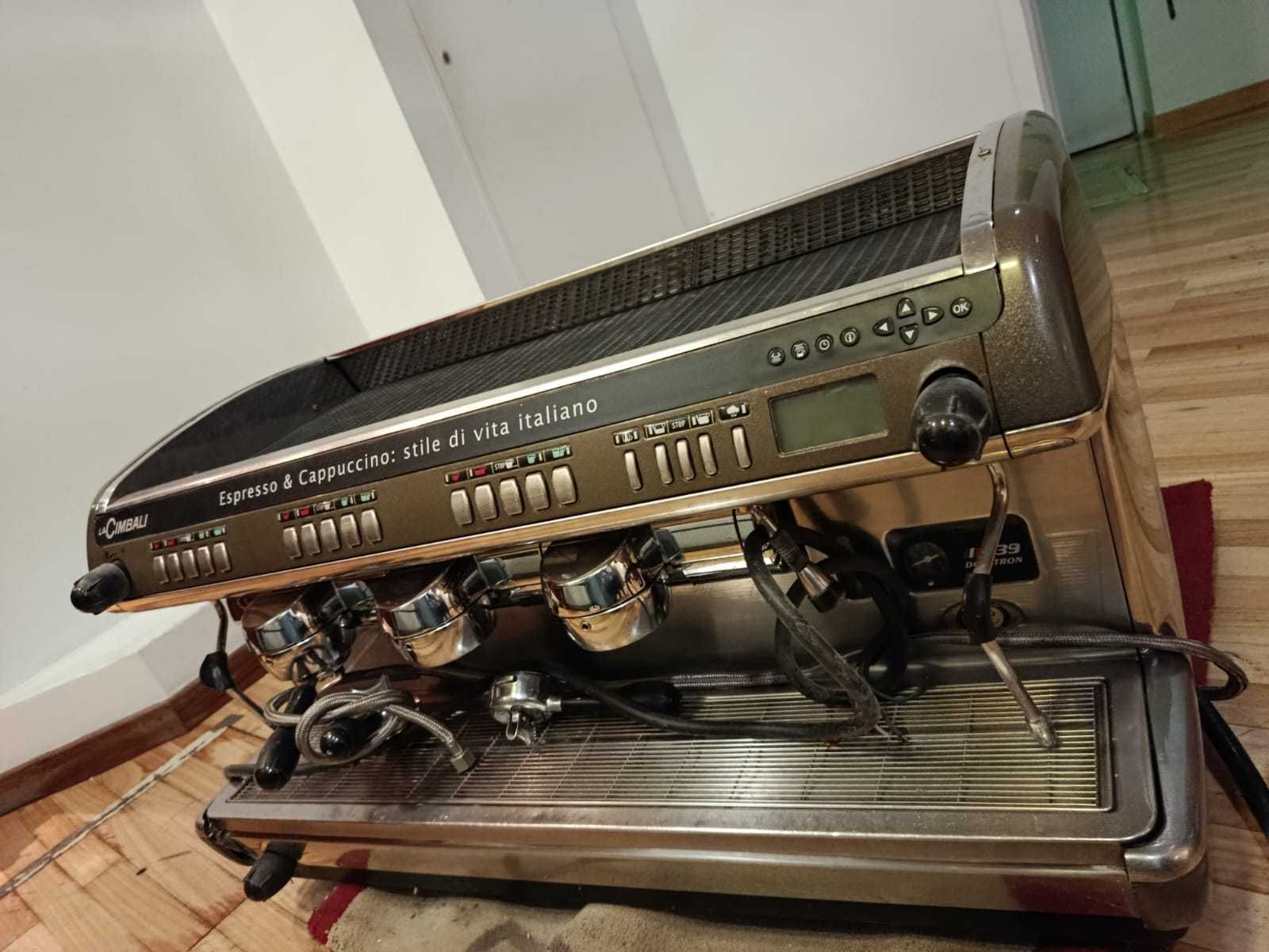 Máquina de café profissional La Cimbali, dois moinhos, tudo como novo.