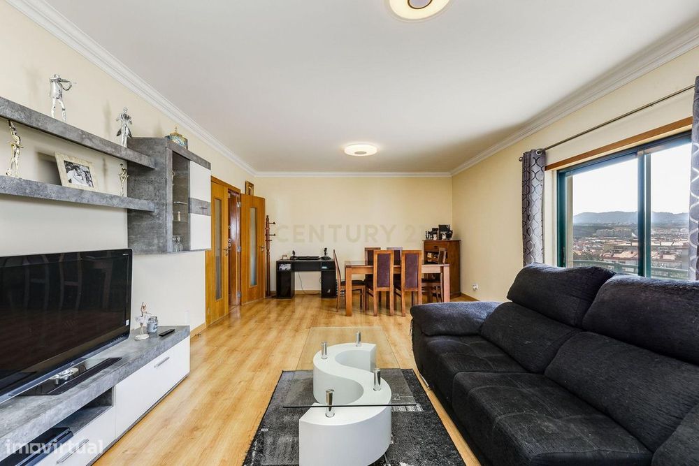 T3 Mem Martins Centro – Varandas Amplas, Arrecadação e Parqueamento