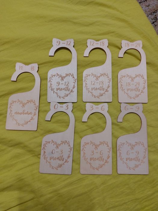 набір дерев'яних розділювачів для дитячого одягу
7 штук