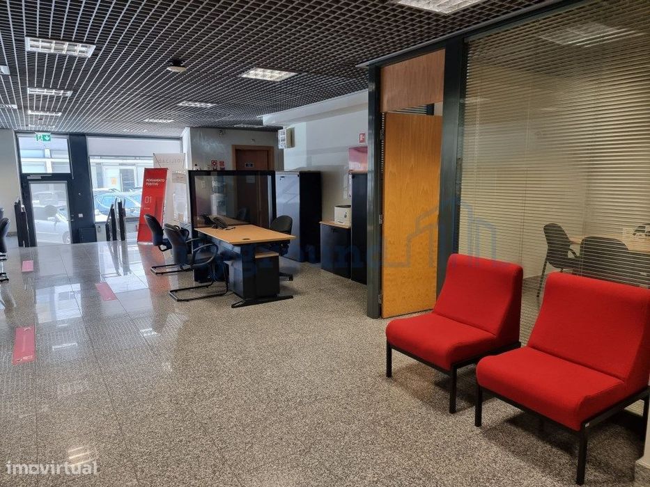 2 Lojas+1 Armazém com excelente taxa de rentabilidade no centro das...