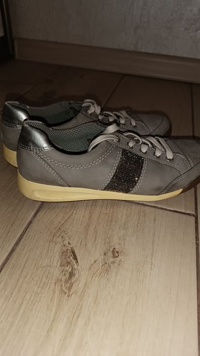 Жіночі кросівки замш шкіра 39 розмір