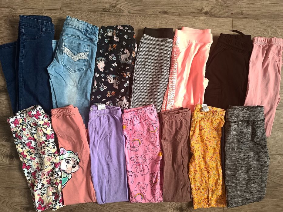 Paka ubrań 134-140 około 90 sztuk